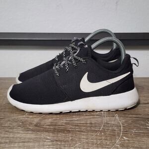 Nike Roshe One (844994-002) Women's Athletic Running Shoes Size 5.5 Black